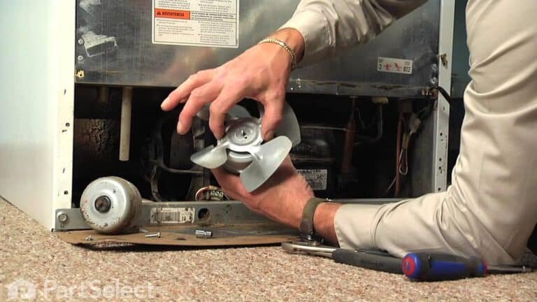 Motore ventilatore del frigorifero rotto: diagnosi e sostituzione